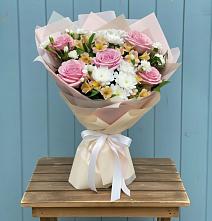 Букет цветов из:  Гвоздики, Орхидеи и Розы в Баймаке