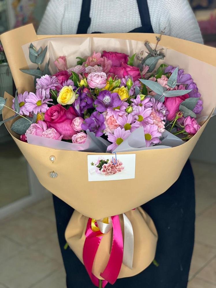 Букет цветов из: Хризантемы, Гвоздики и Альстромерии в Баймаке