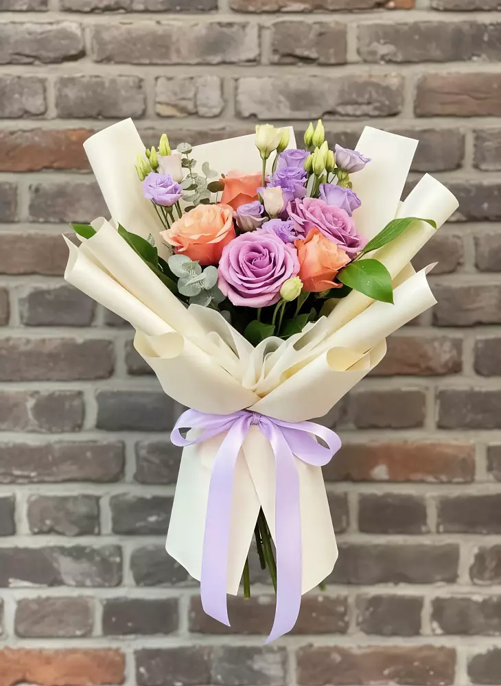 Букет цветов из: Лизиантусы и Розы в Баймаке