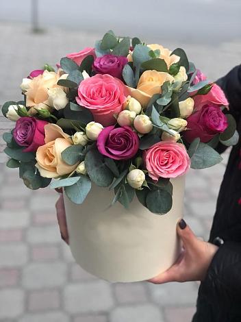 Цветочная композиция из Розы в шляпной коробке в Баймаке