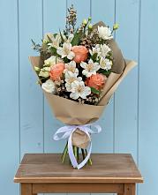 Букет цветов из:  Альстромерии, Лизиантусы, Розы и Хризантемы в Баймаке