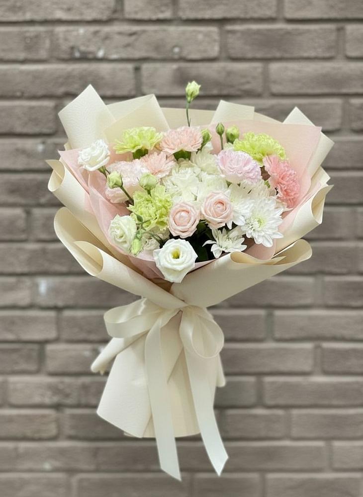 Букет цветов из: Гвоздики, Розы, Лизиантусы и Хризантемы в Баймаке