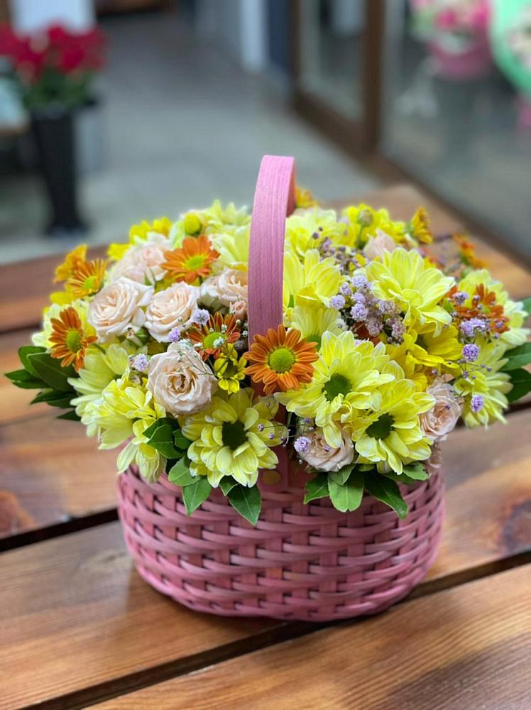 Цветочная композиция из Хризантемы и Розы в корзине в Баймаке