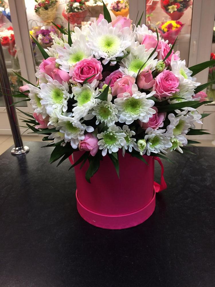 Цветочная композиция из Розы и Хризантемы в шляпной коробке в Баймаке