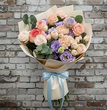 Букет цветов из:  Розы, Лизиантусы и Гвоздики в Баймаке