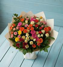 Букет Микс из разноцветных кустовых роз в Баймаке