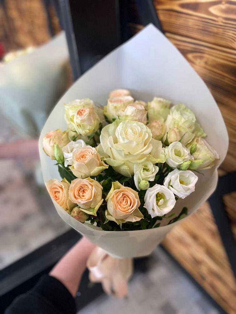 Букет цветов из: Розы и Лизиантусы в Баймаке